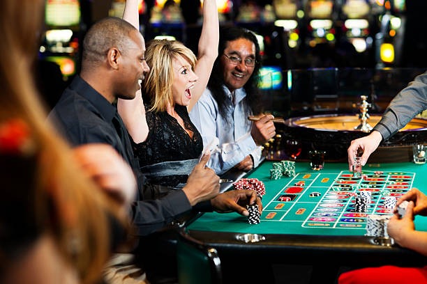 Close-up of roulette wheel and betting layout on bursa slot live table